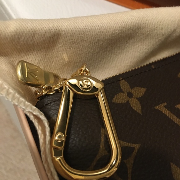 Brand New Louis Vuitton Key Pouch in Monogram - Picture 2 of 4